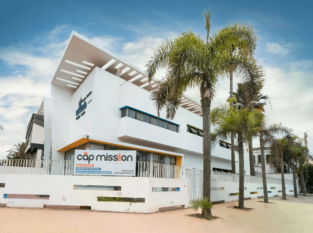 Teacher explaining to a class